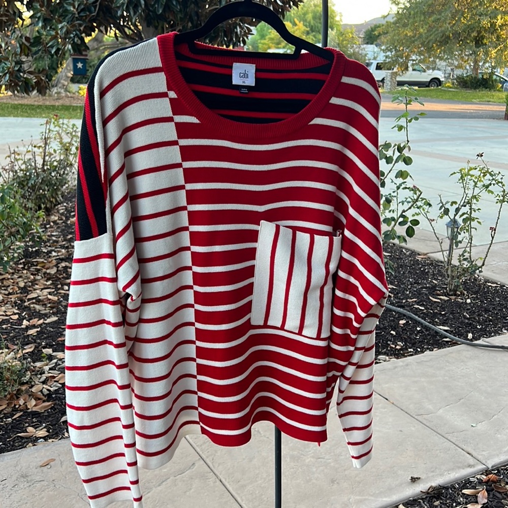 Beautiful cabi sweater from spring 2020. Very roomy and comfortable.